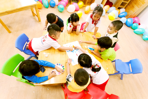 Vì sao trường mầm non mãi không đông học sinh dù đầu tư rất nhiều?