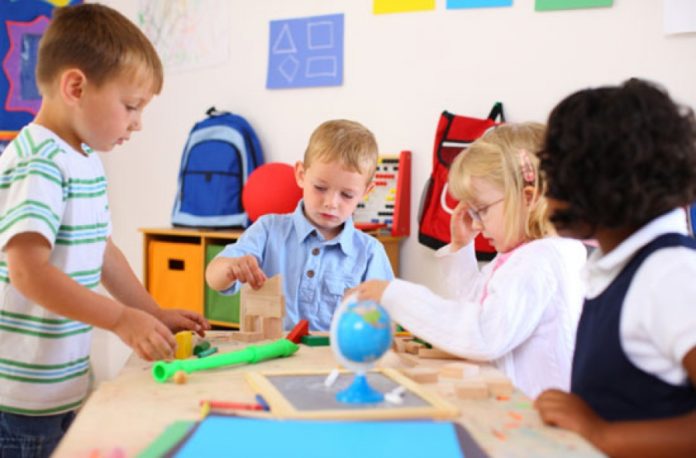 Phương pháp giáo dục montessori nghệ thuật nuôi dạy trẻ